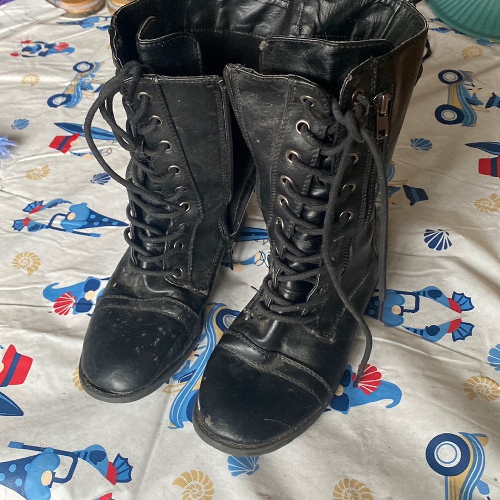 Black boots. 6 1/2 in kids